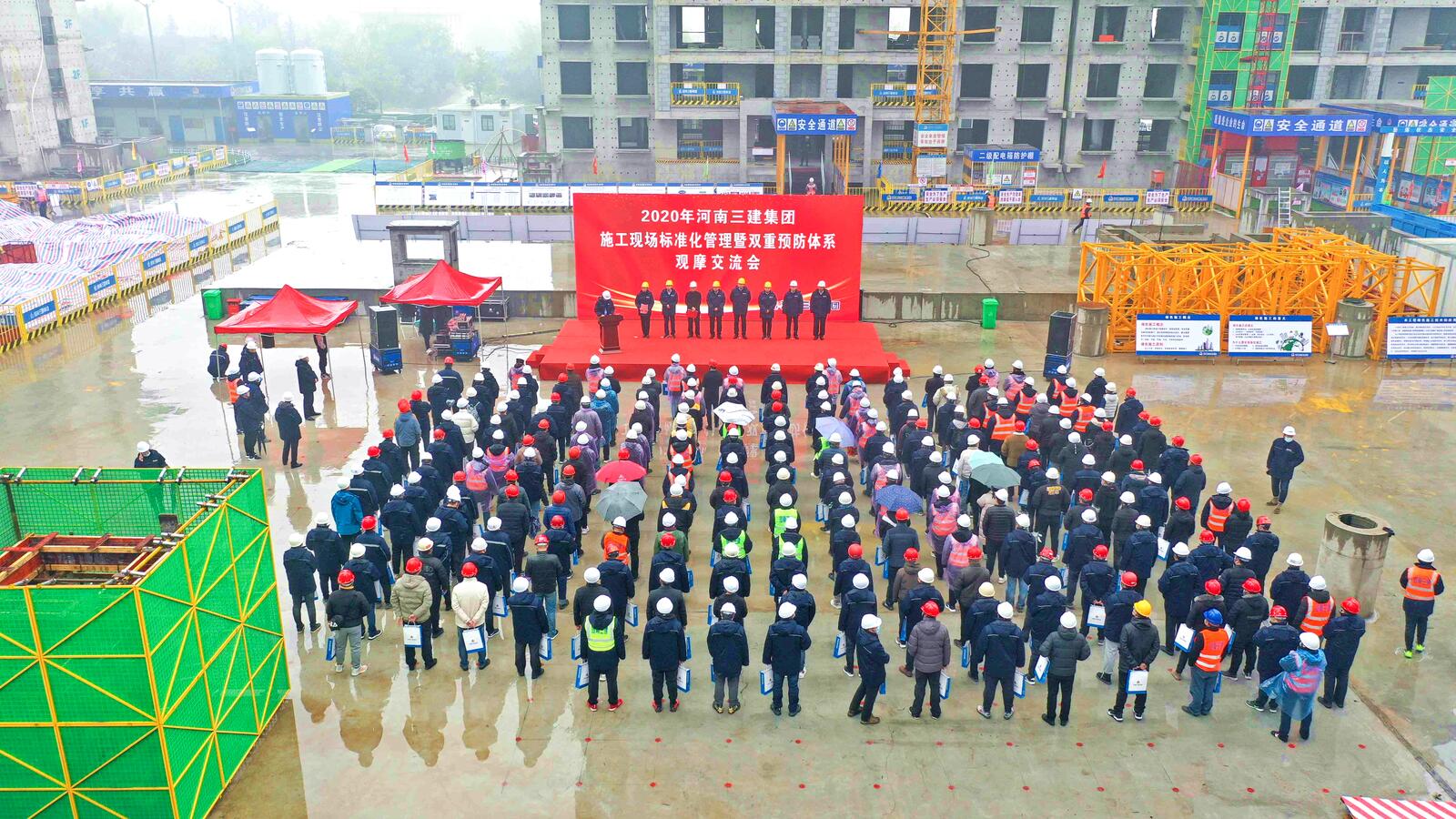 集團公司在凌波苑高層住宅項目舉辦施工現(xiàn)場標(biāo)準(zhǔn)化管理暨雙重預(yù)防體系觀摩會！